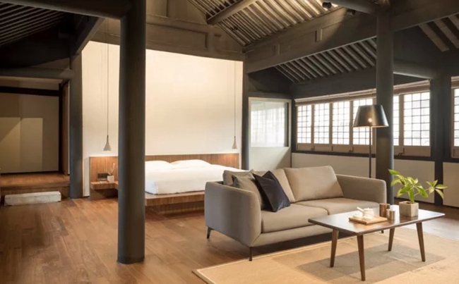 全屋定制家具利用屋內(nèi)的梁和柱，星空梵高全屋定制